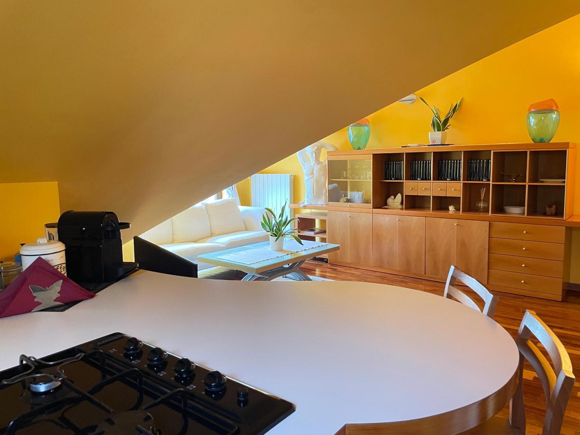 Top-Floor Malpensa Gallarate Mxp-Airport Apartment Bagian luar foto