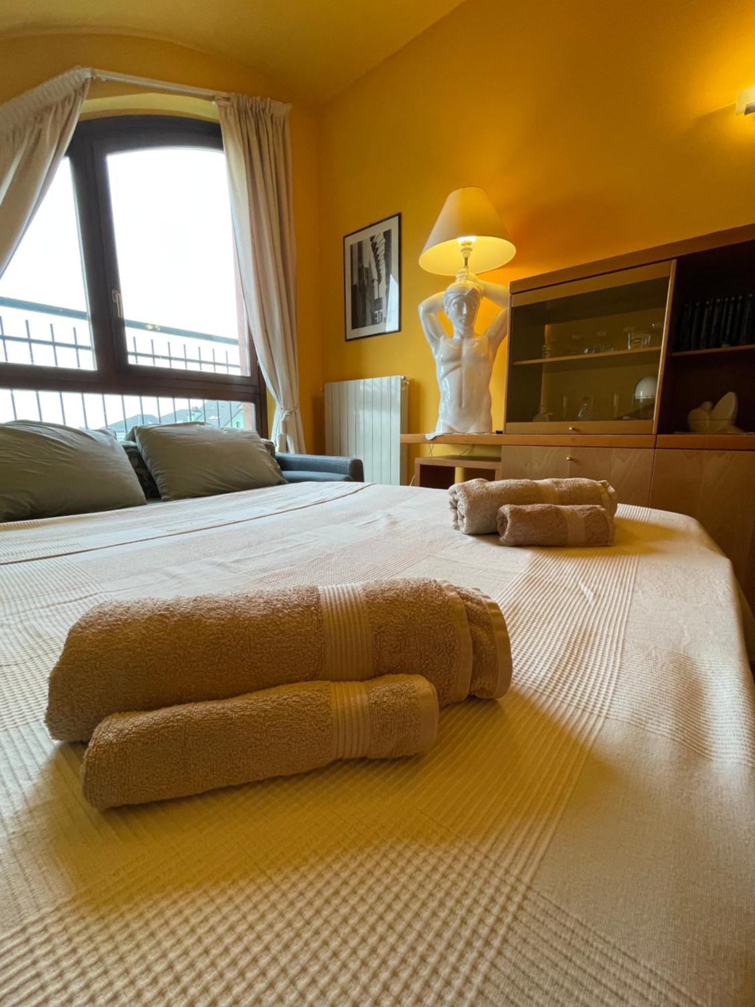 Top-Floor Malpensa Gallarate Mxp-Airport Apartment Bagian luar foto