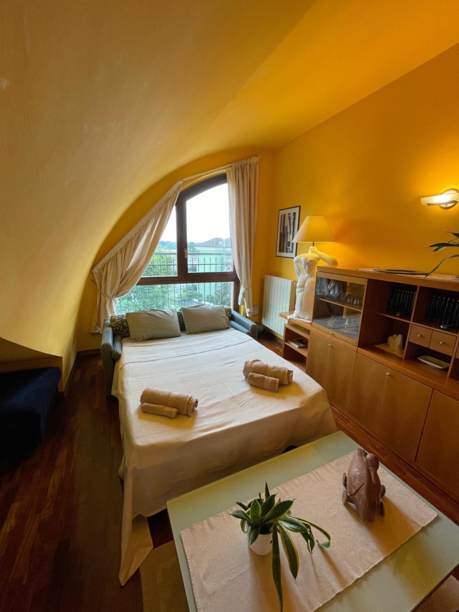 Top-Floor Malpensa Gallarate Mxp-Airport Apartment Bagian luar foto