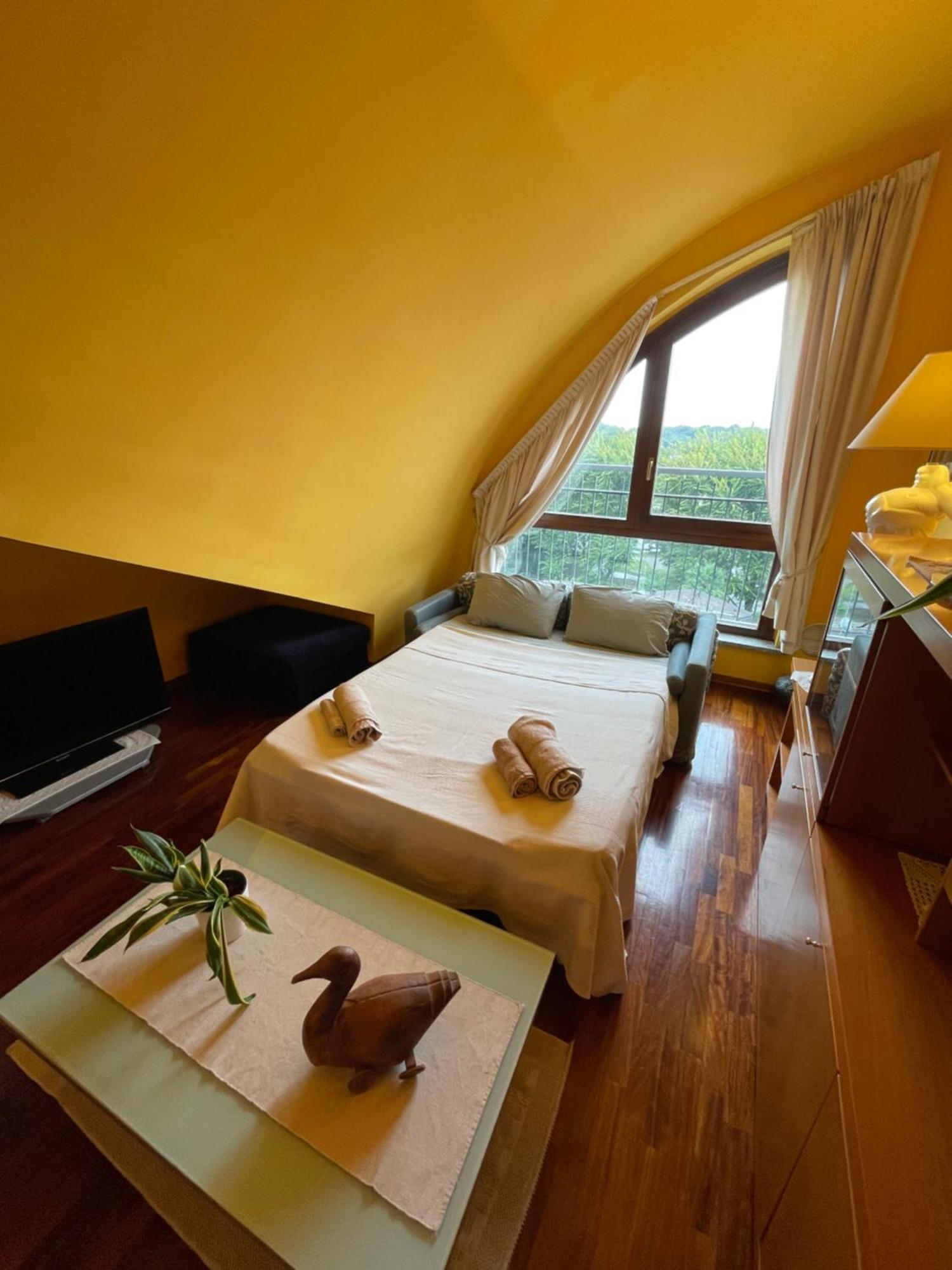 Top-Floor Malpensa Gallarate Mxp-Airport Apartment Bagian luar foto